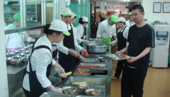 2009-05-28 (주)풀무원ECMD(대표이사 한윤우) 김천시장애인종합복지관에서 무료급식 실시 이미지