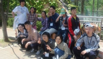 주간보호센터, 열린교실 이용고객 봄나들이 실시 이미지