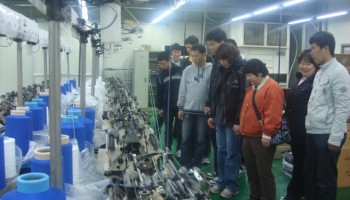 직업훈련생, 거래업체인 덕원글러브 찾아 현장훈련 및   견학 실시 이미지